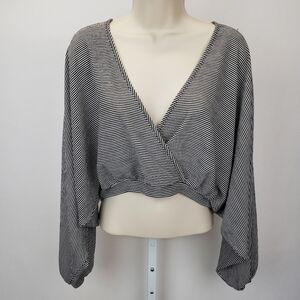 Audrey 3+1 bubble sleeve crop top
